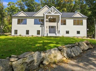 22 Lhasa Ct, Carmel, NY 10512