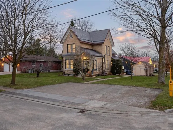 19 Adam St, Huron East, ON N0K 1W0