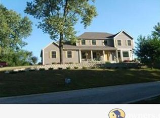 996 W Shore Dr, Fox Lake, IL 60020