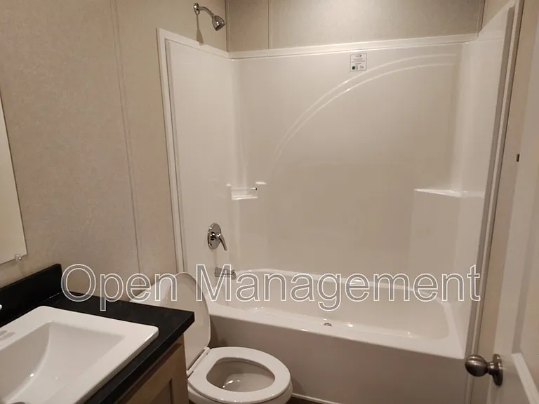 40 Erin Ln #140 — Photo 7