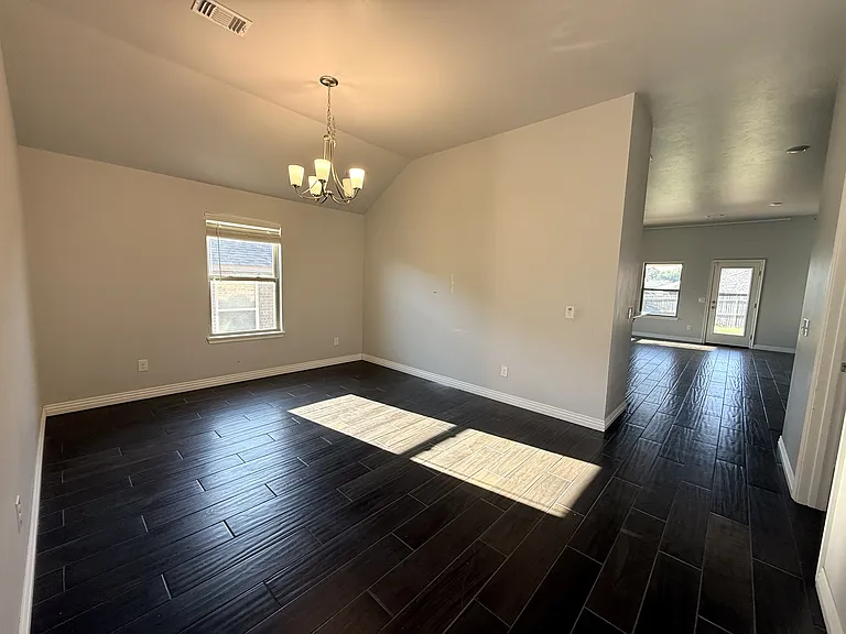4405 W Country Club Dr — Photo 2