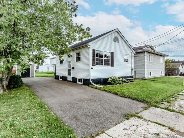 178 Churchill St, Moncton, NB E1C 7J4