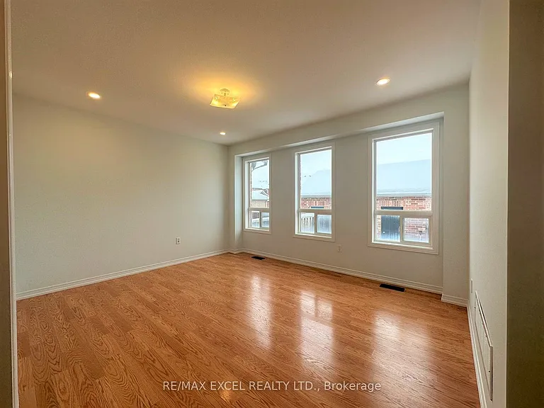 588 Hoover Park Dr — Photo 8