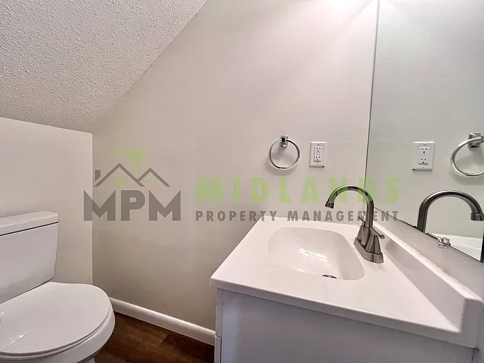 3 bed, 2.5 bath, 1271 sqft, $1,200 — Photo 4