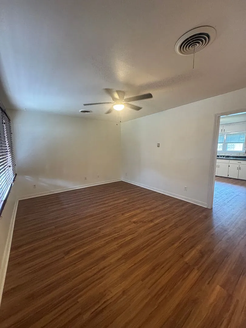 Located Avondale 2/1 CH/A — Photo 3