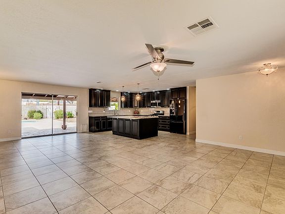 5th image of 1110 E Palmaire Ave