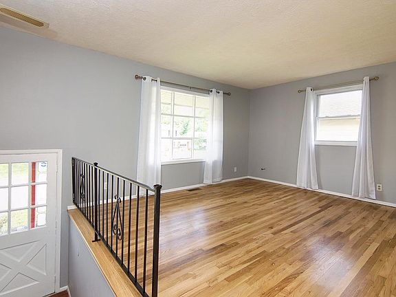 5th image of 10275 Dewhill Ln