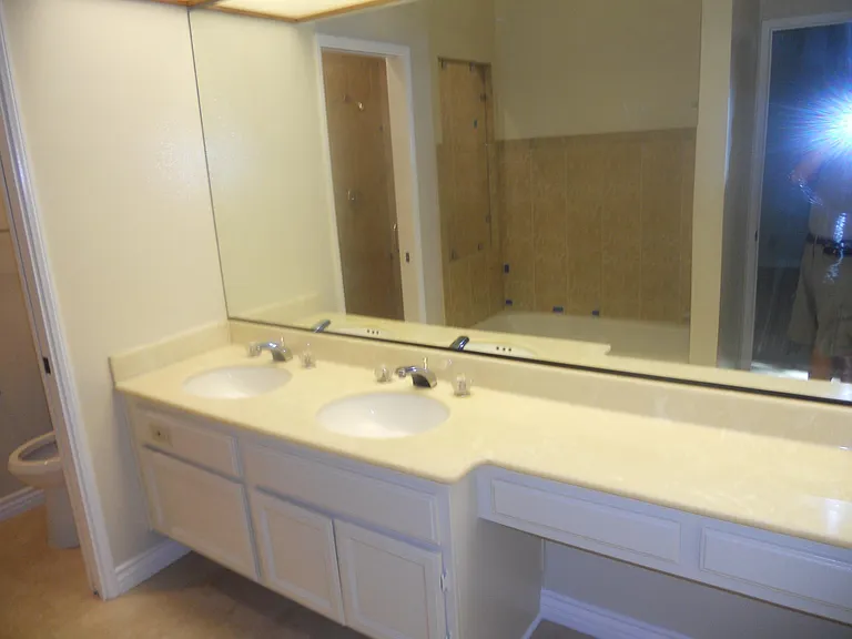 Two sinks with make-up area