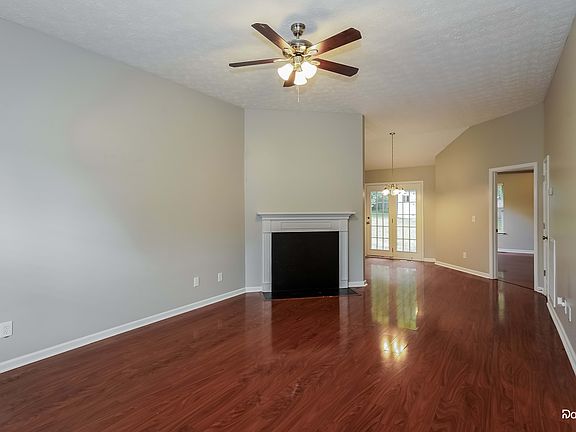 5th image of 604 Monticello Ct