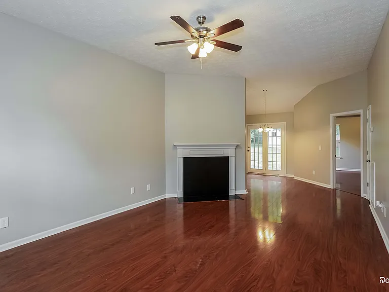 604 Monticello Ct — Photo 5