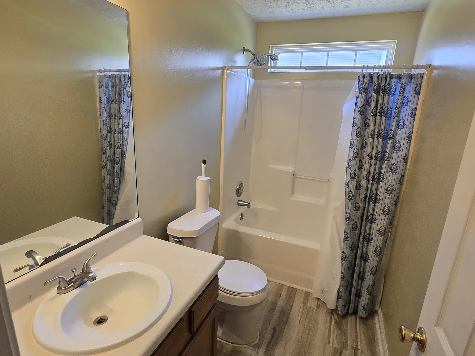 3 bed, 1375 sqft, $1,850 — Photo 3