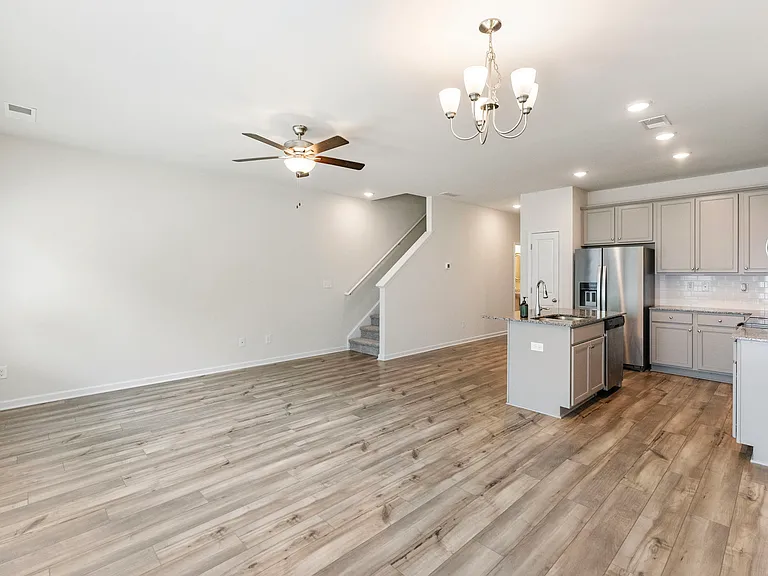 115 Buckingham Ln — Photo 14
