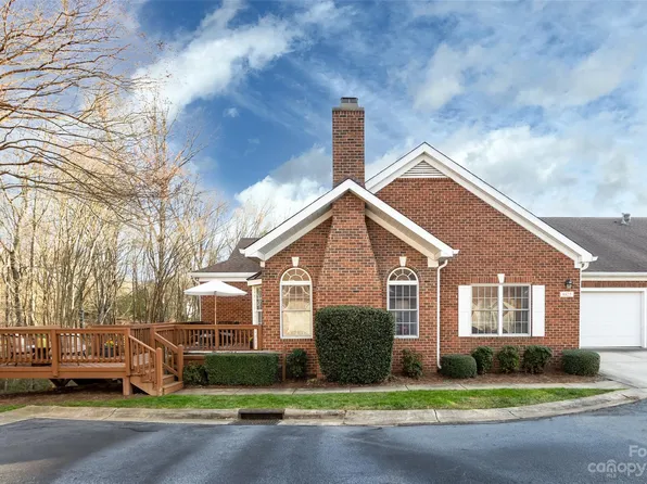 8825 Grand Oak Dr, Charlotte, NC 28277