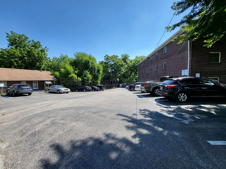 Roseland Terrace Apartments — Photo 7