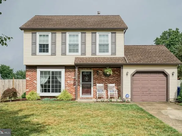 6 Maxwell Ct, Marlton, NJ 08053