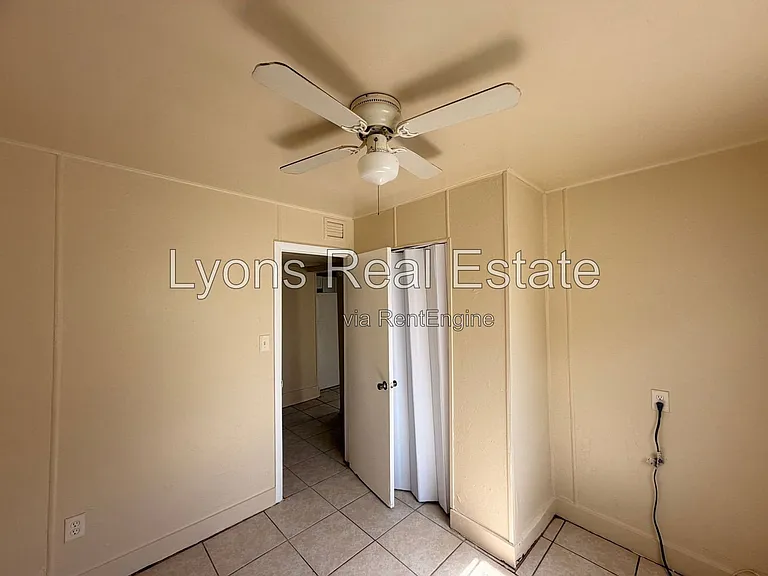 8110 Howell Ave — Photo 13