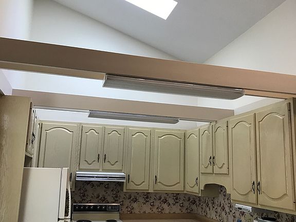 Skylight, bright kitchen