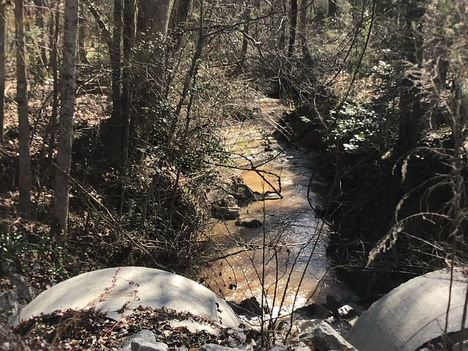 2nd image of Springhill Dr