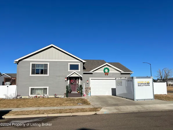 1114 25th St W, Dickinson, ND 58601