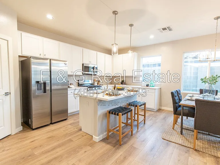 3725 E Flower St — Photo 1