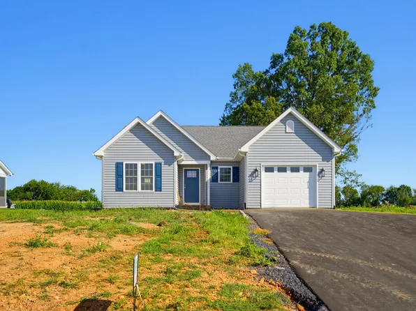 33 Autumn Ridge Dr, Stuarts Draft, VA 24477