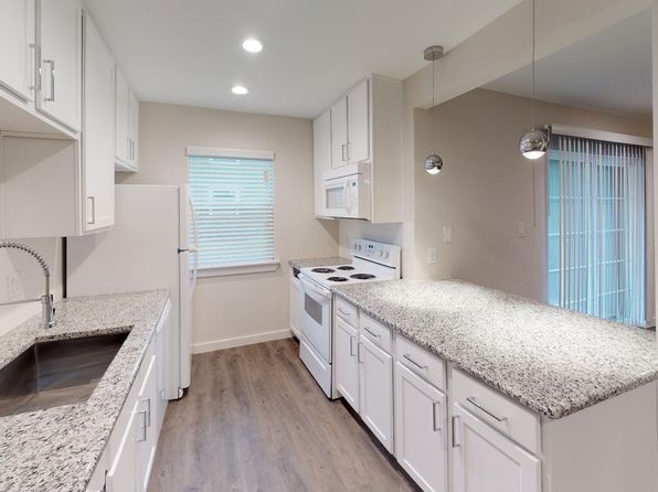 Mosswood Apartments | 1906 Sam Houston Dr, Victoria, TX