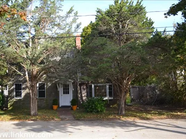 99 Summer St, Tisbury, MA 02568