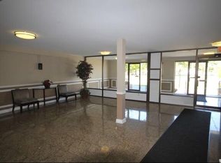 9445 Kenton Ave APT 210, Skokie, IL 60076