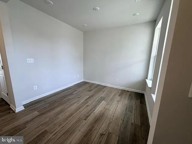 4 bed, 2.5 bath, 2189 sqft, $2,600 — Photo 4