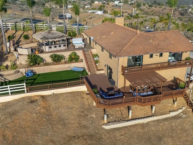 Palos Verdes Dr — Photo 30
