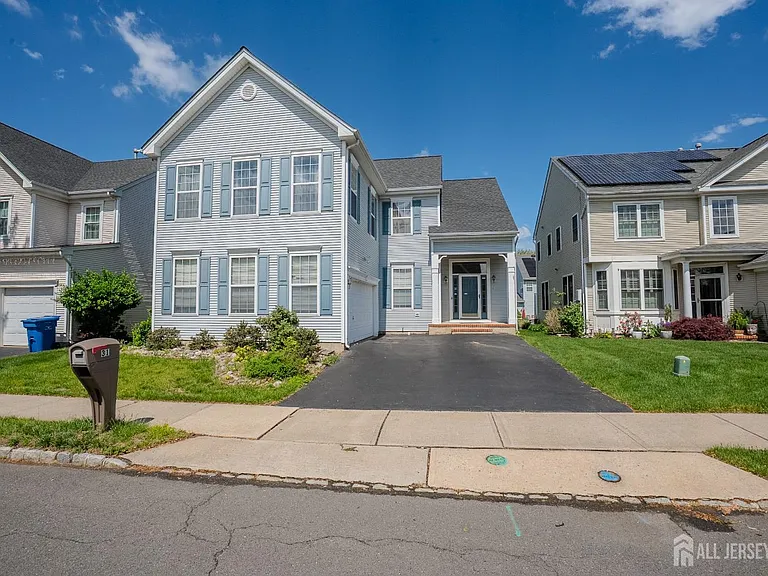 31 Hawthorn Dr — Photo 2