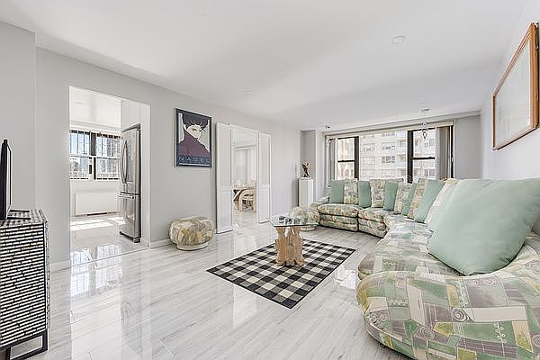 1st image of 305 E 40th St APT 15L