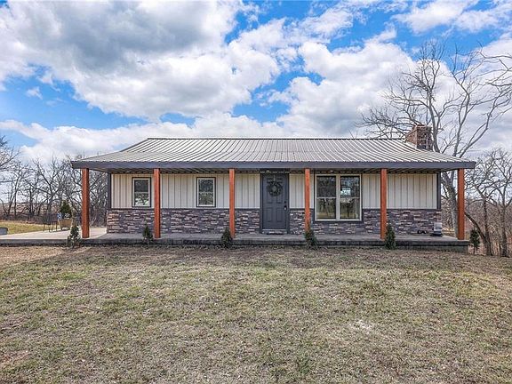 3rd image of 720 SW 800th Rd