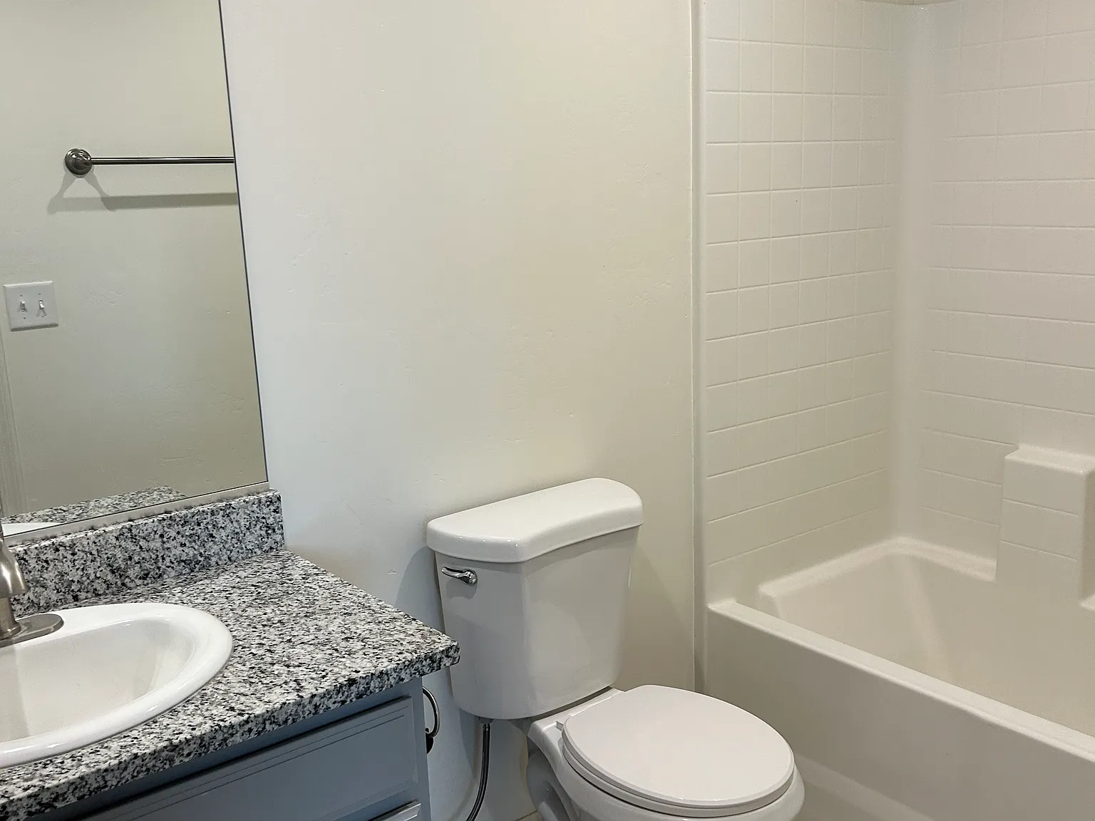 3 bed, $1,400 — Photo 4