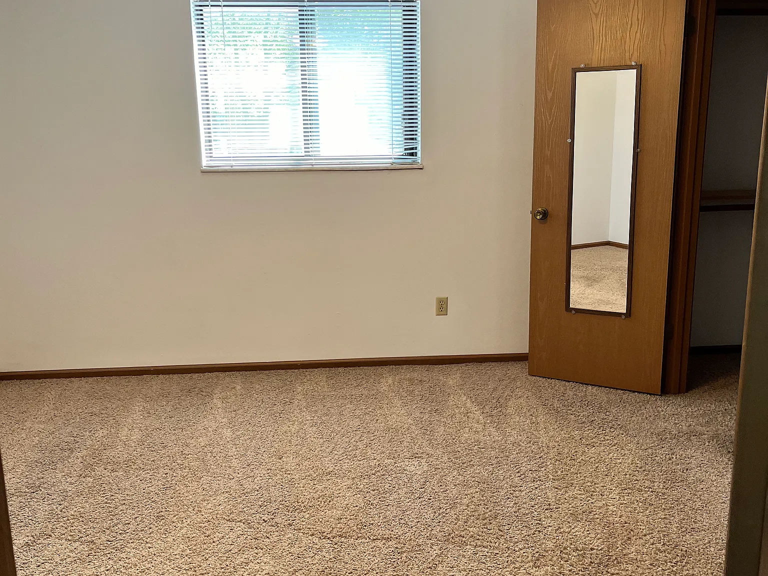 404 N Hesperia St — Photo 4