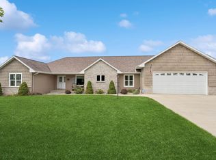 8425 Whispering Meadows Dr, Larsen, WI 54947
