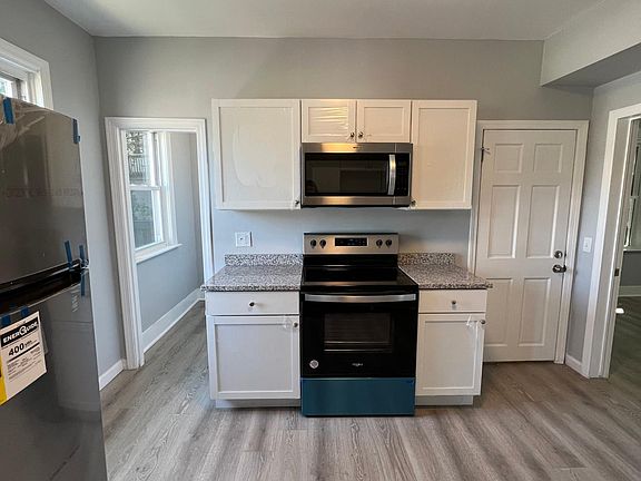 3rd image of 19 Greenwood St Floor 2