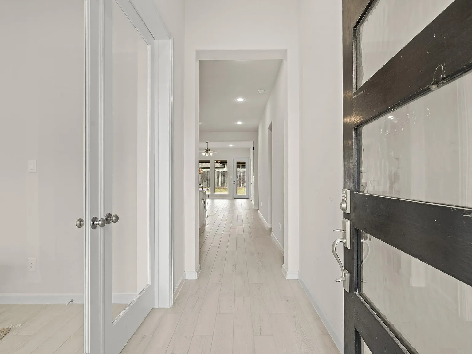 4 bed, 3.0 bath, 2412 sqft, $4,100 — Photo 3