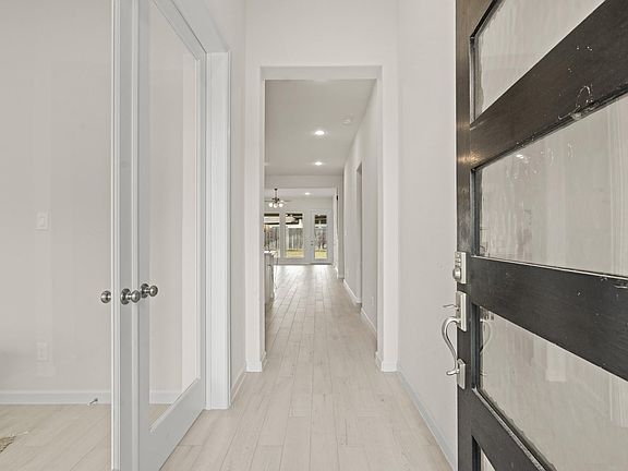 4th image of 142 Amaranth Way