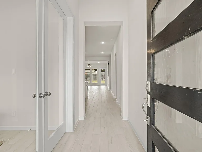 142 Amaranth Way — Photo 3