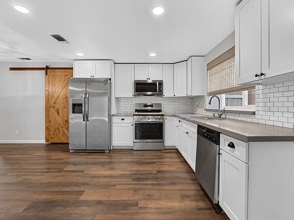 3rd image of 3975 Rustic Rd
