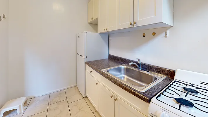 Rented by Bond New York | media 15