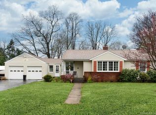 25 Smith Pl, Trumbull, CT 06611