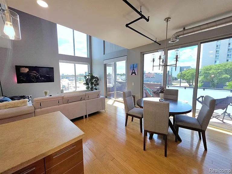 614 S Troy St #205 — Photo 12