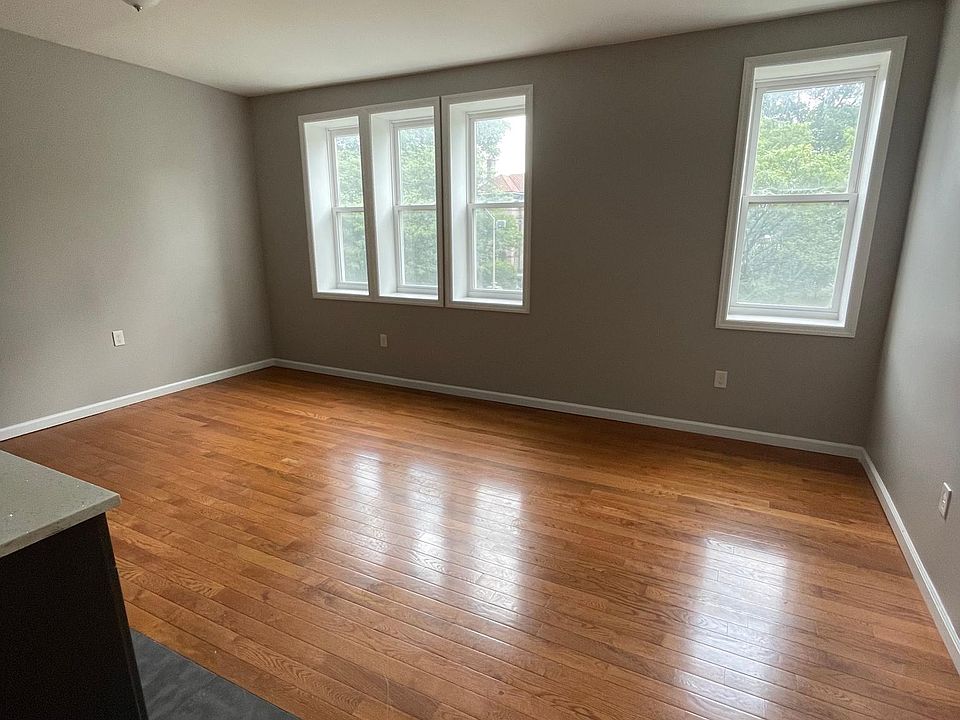 1st image of 131 S Harrison St APT 4H