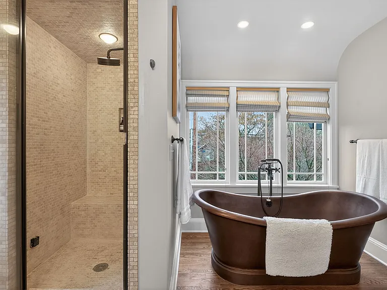 2028 NE Alameda Dr — Photo 36