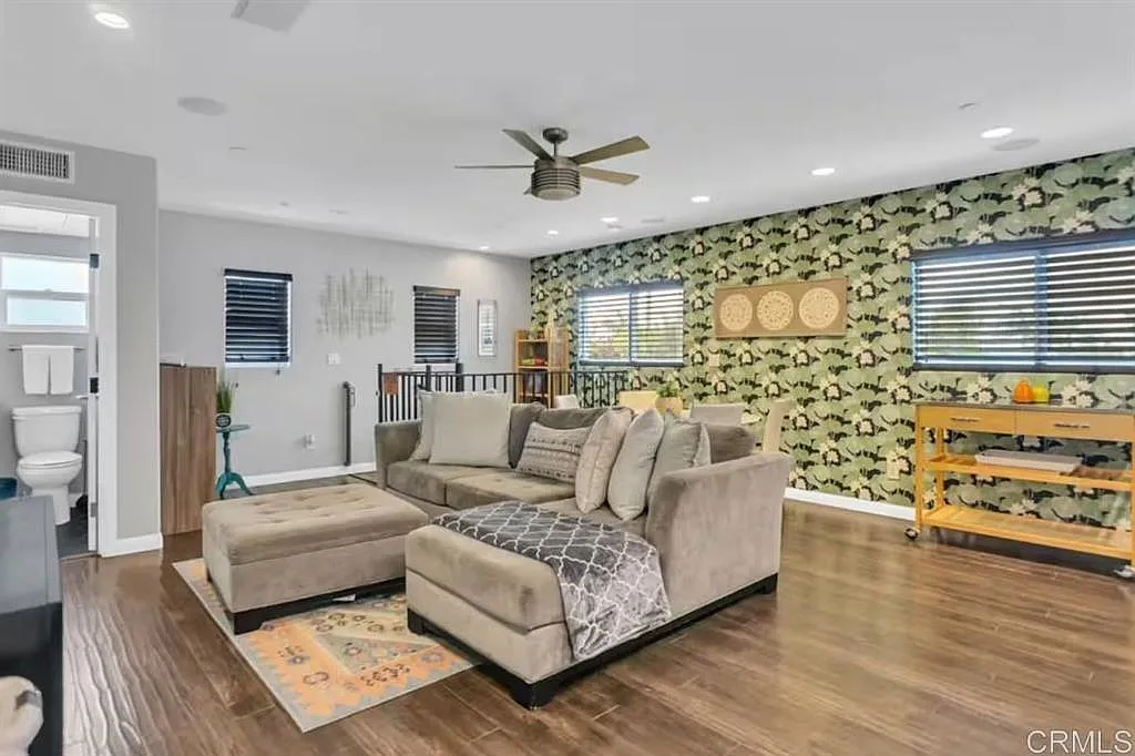 2 bed, 875 sqft, $5,995 — Photo 4