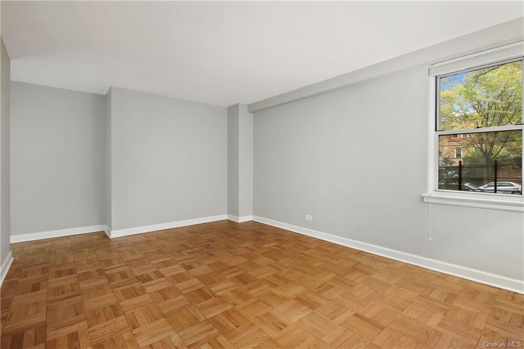 3 Bed 2 Bath Property, New York • 1,300 Sq Ft