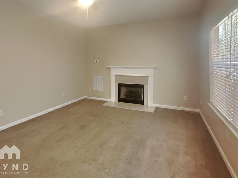 8256 Wynfield Dr — Photo 2