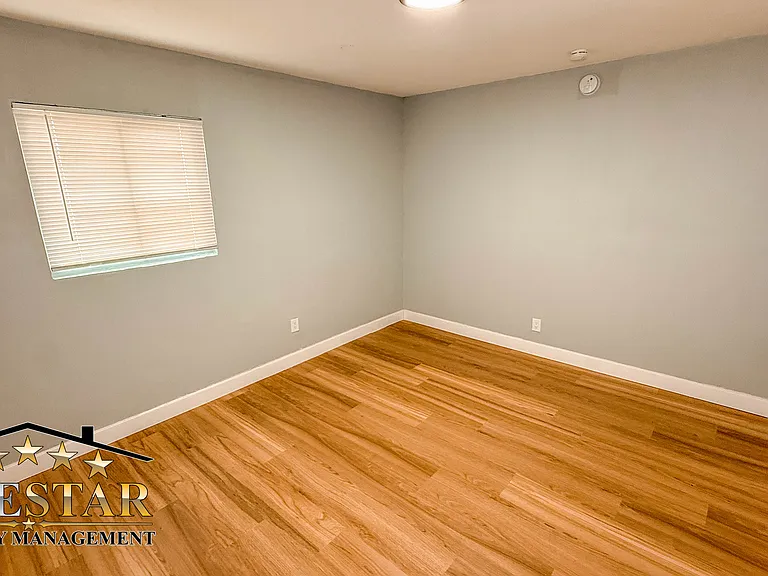 2703 Center St — Photo 14